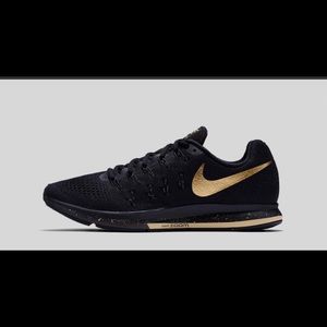 Nike Air Zoom Pegasus 33 Black and Gold